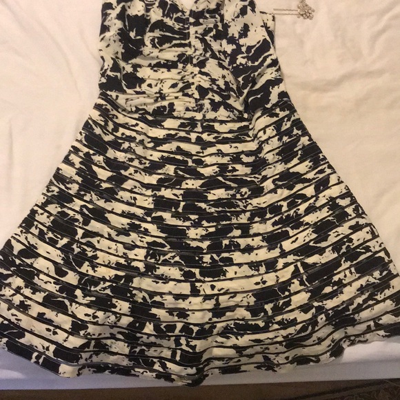 Silk Black and white flared mini dress - Picture 2 of 5